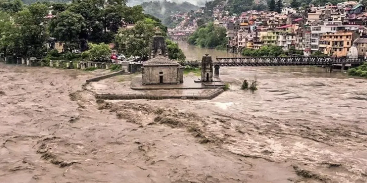 Severe Flood Situation in 12 Districts of Punjab: 300,000 People migrated, 5 Key Reasons Behind the Devastation