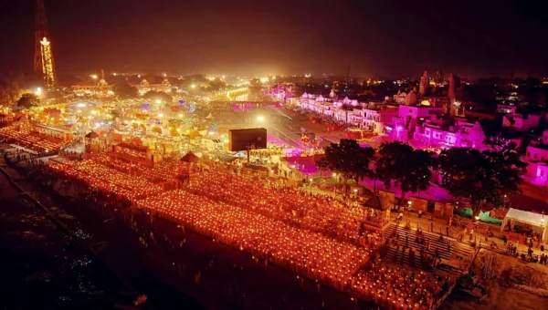 Ayodhya Illuminated with 2.6 Million Diyas on Diwali Eve; Spectacular Laser and Drone Shows Leave Visitors Spellbound