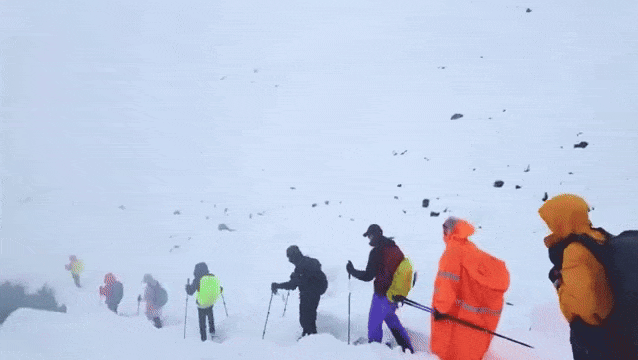 Severe Snowstorm Hits Mount Everest in Tibet, Over 1,000 Trekkers Stranded; Rescue Operations Underway