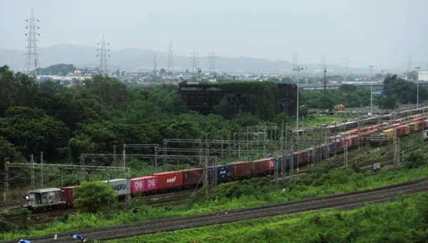 Indian Railways launches first assured transit time container train between Delhi and Kolkata