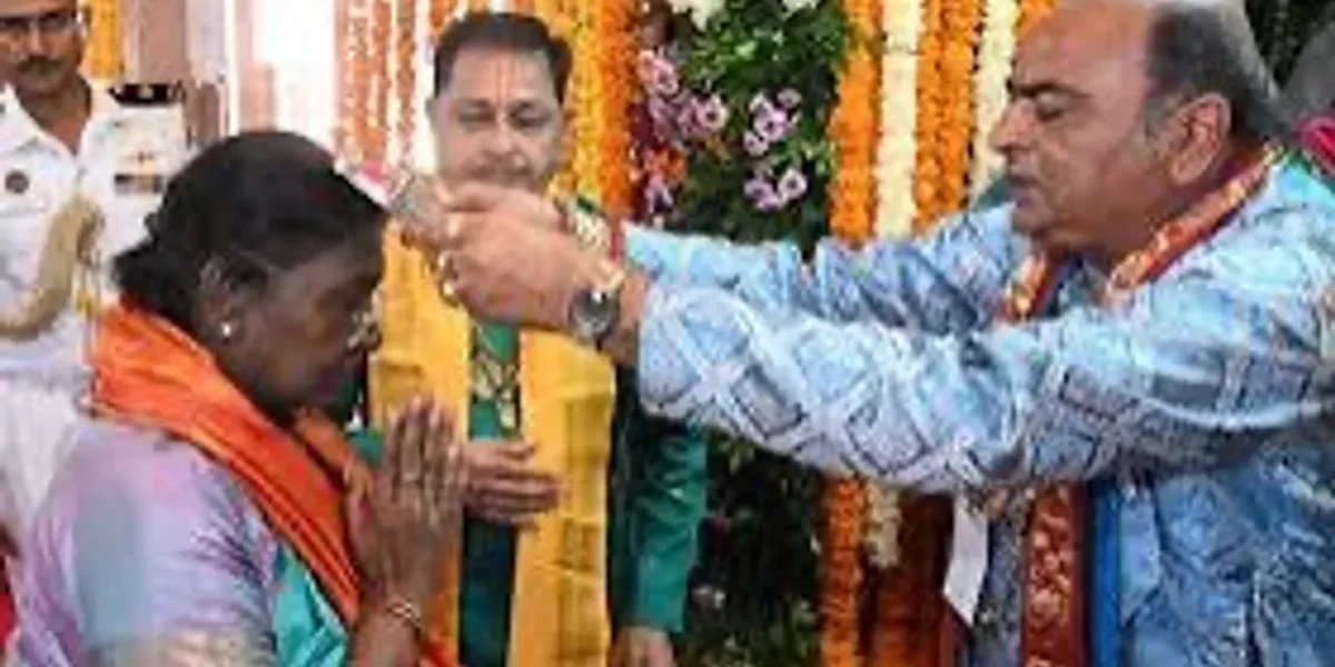 President Murmu offers prayers at Gujarat’s Dwarkadhish Temple