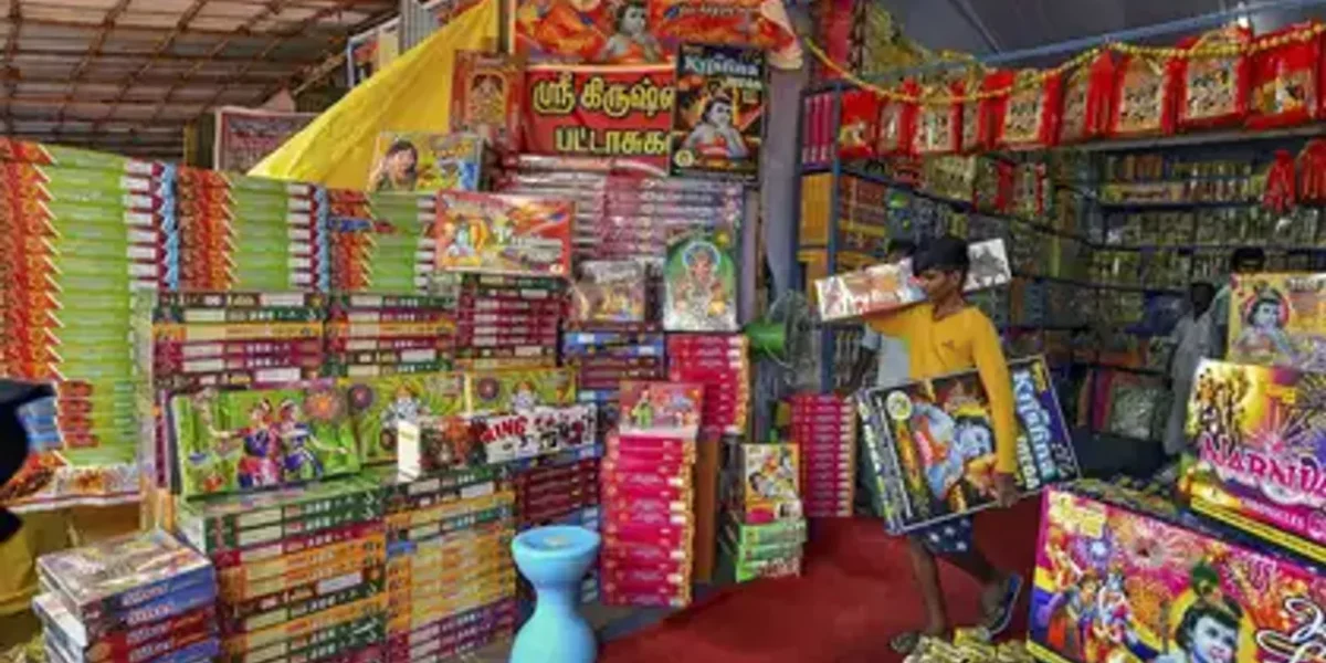 Thousands of stalls selling crackers in Gujarat pending fire NOC