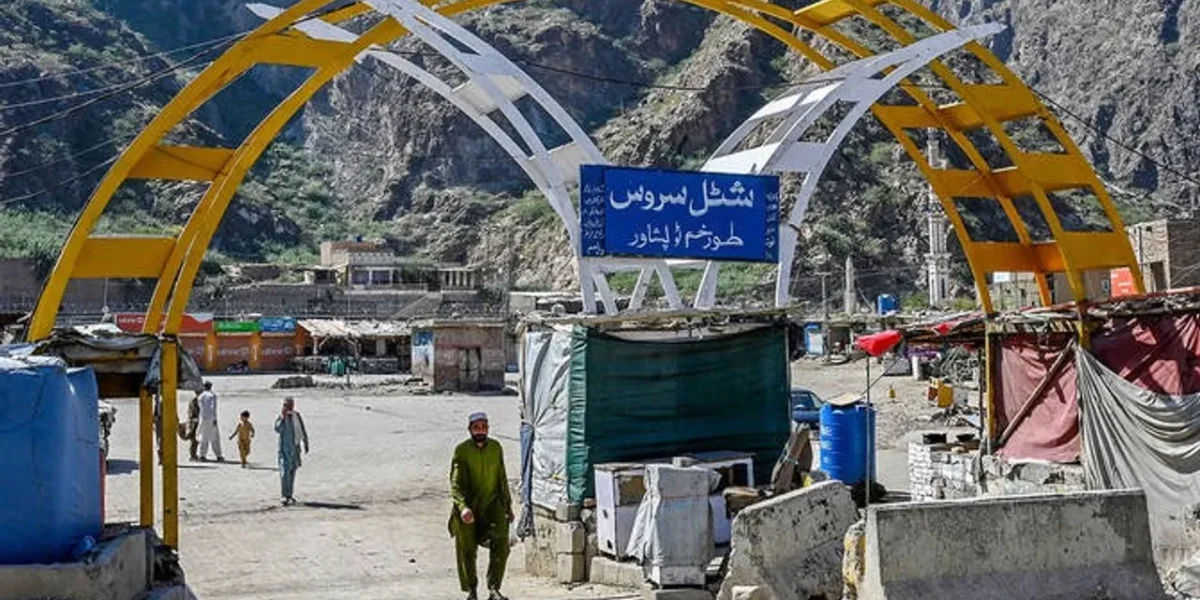 15 Afghan civilians, Taliban commander, 6 Pak troops killed in fresh border clashes: Reports