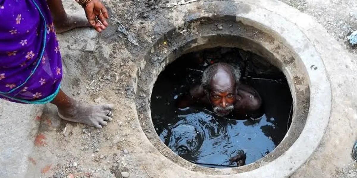 Worker dies during sewer repair work in Ahmedabad’s Usmanpura