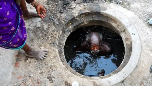 Worker dies during sewer repair work in Ahmedabad’s Usmanpura