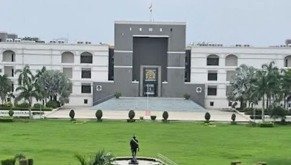 Gujarat HC orders authorities to survey six Ahmedabad roads for encroachment post-Diwali