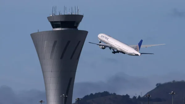 US Govt shutdown grounds hundreds of flights
