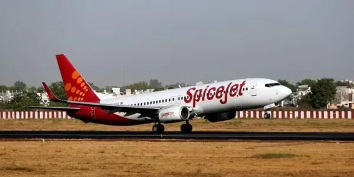 SpiceJet flight from Mumbai to Kolkata makes emergency landing after engine failure