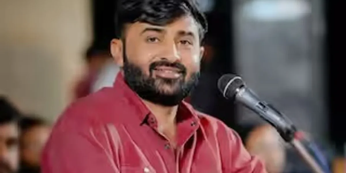 Ahmedabad court cancels bail of folk artist Devayat Khavad in cheating case