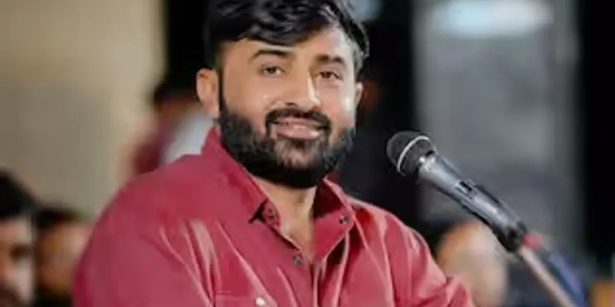 Ahmedabad court cancels bail of folk artist Devayat Khavad in cheating case