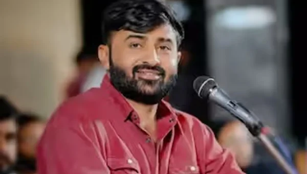Ahmedabad court cancels bail of folk artist Devayat Khavad in cheating case