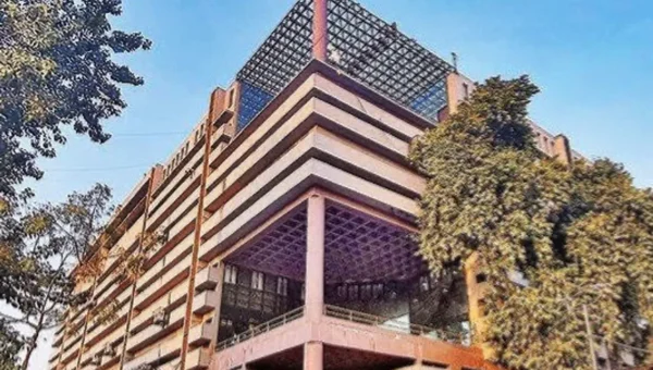 AMC collects ₹1,270 cr property tax in 7 months, 445 defaulters’ properties placed under lien