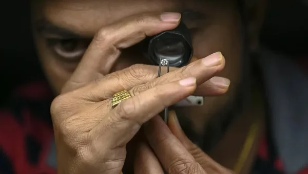 Bhavnagar diamond industry in crisis: 1,500 units remain shut