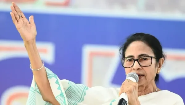 Mamata Banerjee Urges Bengal Women to ‘Fight Back’ Amid SIR Row, Warns Centre of Massive Dharna
