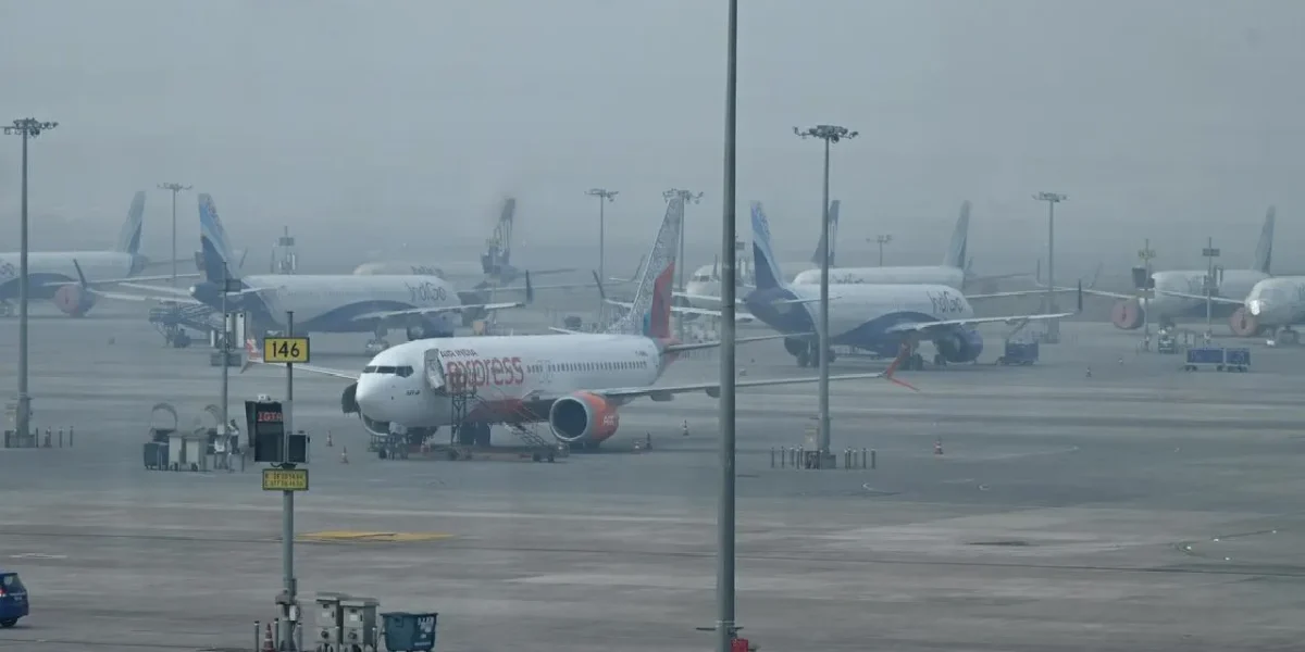 Dense Fog, Toxic Air Cripple Delhi Airport: 128 Flights Cancelled, 200+ Delayed at IGI.