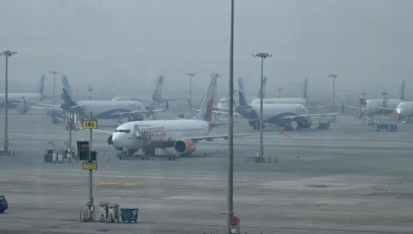 Dense Fog, Toxic Air Cripple Delhi Airport: 128 Flights Cancelled, 200+ Delayed at IGI.