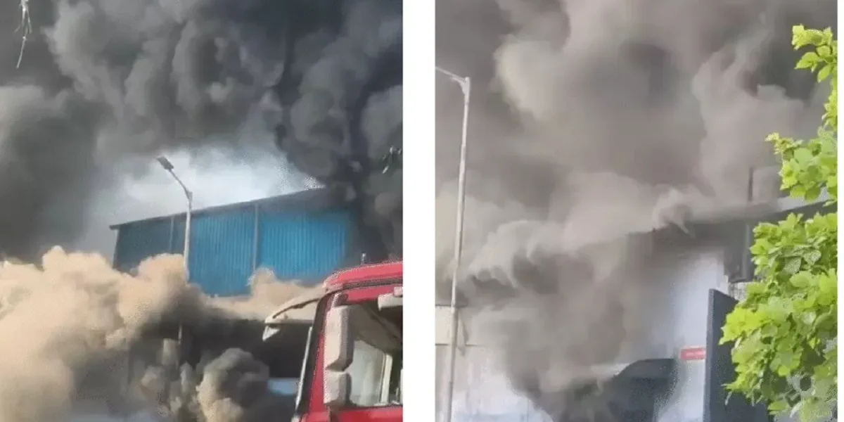 Fire at Plastic Warehouse Near Bapunagar Crossroads in Ahmedabad Brought Under Control; Multiple Fire Tenders Deployed