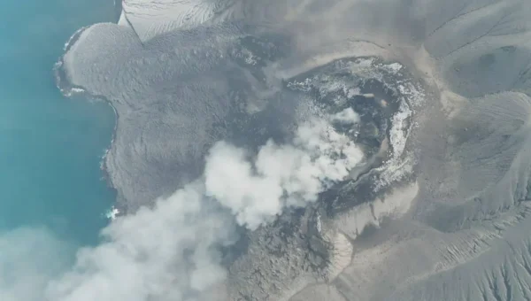 Indonesia’s Anak Krakatau Erupts for 25 Hours, Volcanic Ash Disrupts Flights