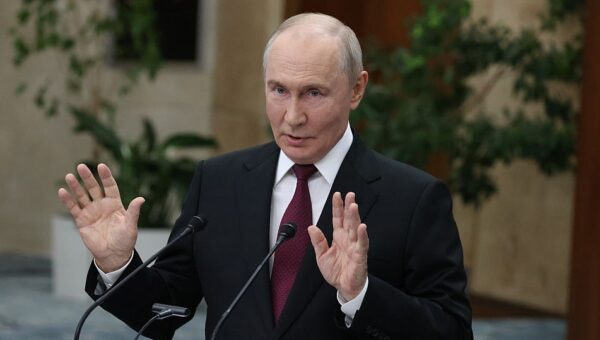 Putin Orders 72-Hour Pause in Kyiv Strikes as US Envoys Push for Ukraine Peace Talks