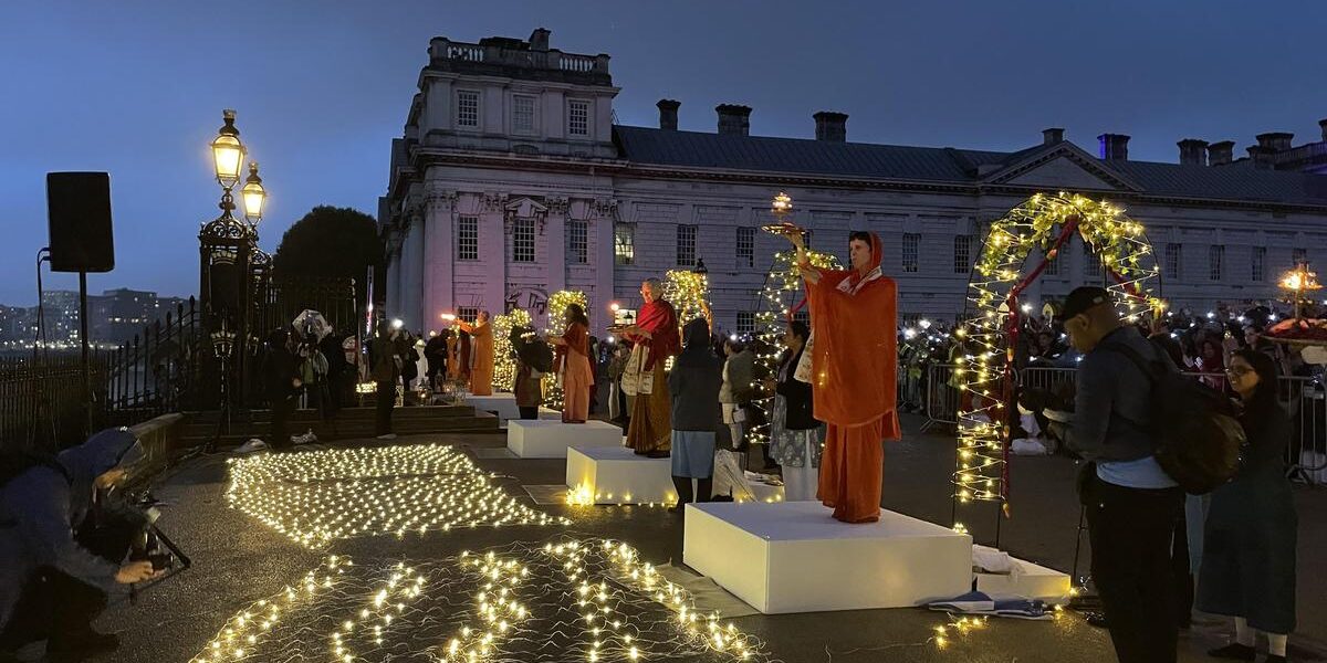 From Varanasi to London: Ganga Aarti Lights Up the Thames