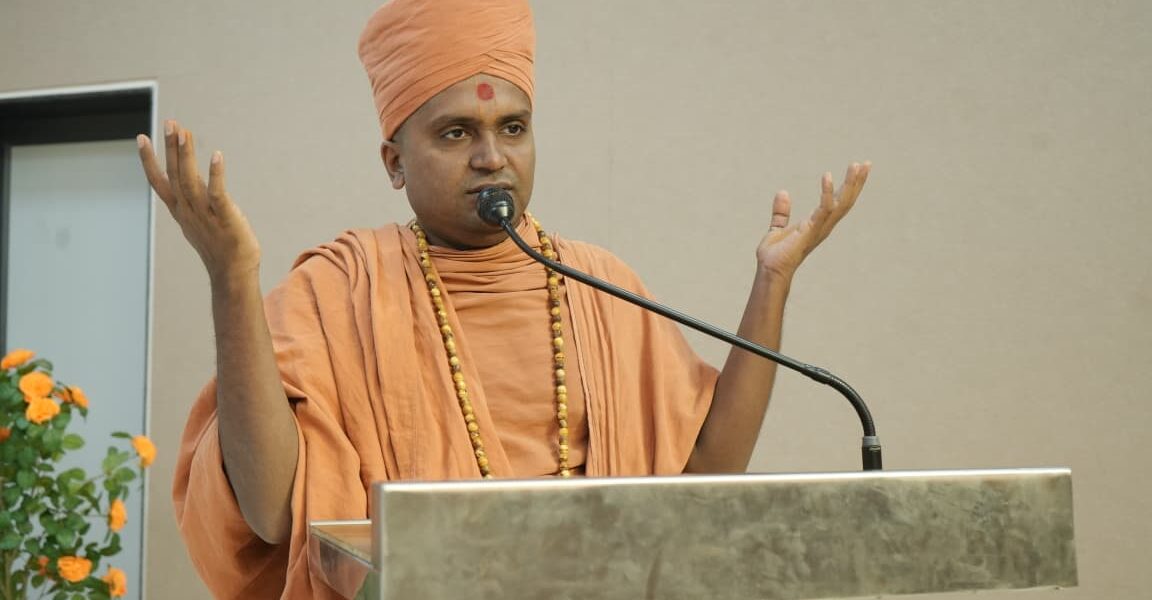 Blog by Achaljiivan Swami : Tales of Tradition – 10 : The Visionary Gurus of the Gurukul
