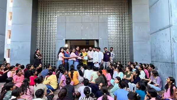Worms, Earwigs Found in Food at Gujarat University’s Samras Girls’ Hostel; AMC Imposes ₹25,000 Fine
