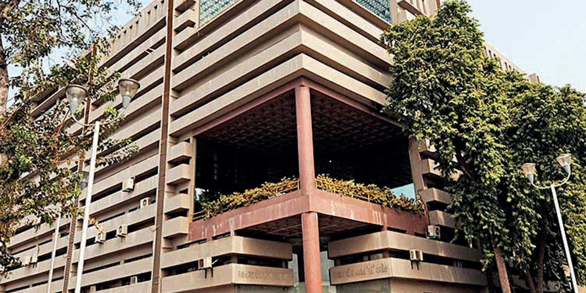 Luxury Cars Turned Into Shops: AMC Clears ‘VIP Market’ on Science City Road