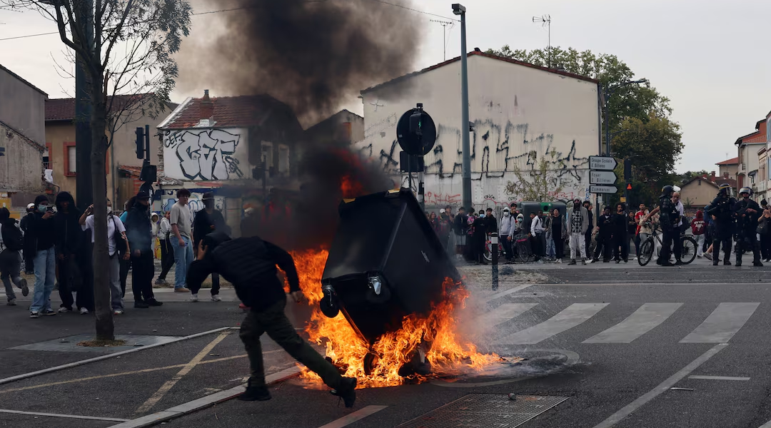 France to Close Up to 500 Schools as Student Protests Escalate