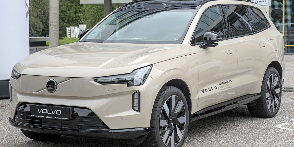 Volvo’s New Electric Flagship EX90 Launched at ₹1.26 Crore; Deliveries From January 2027