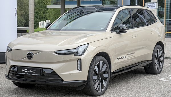 Volvo’s New Electric Flagship EX90 Launched at ₹1.26 Crore; Deliveries From January 2027